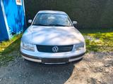 Volkswagen Passat B5 grau + Rückleuchte - VW Passat Variant von 1995