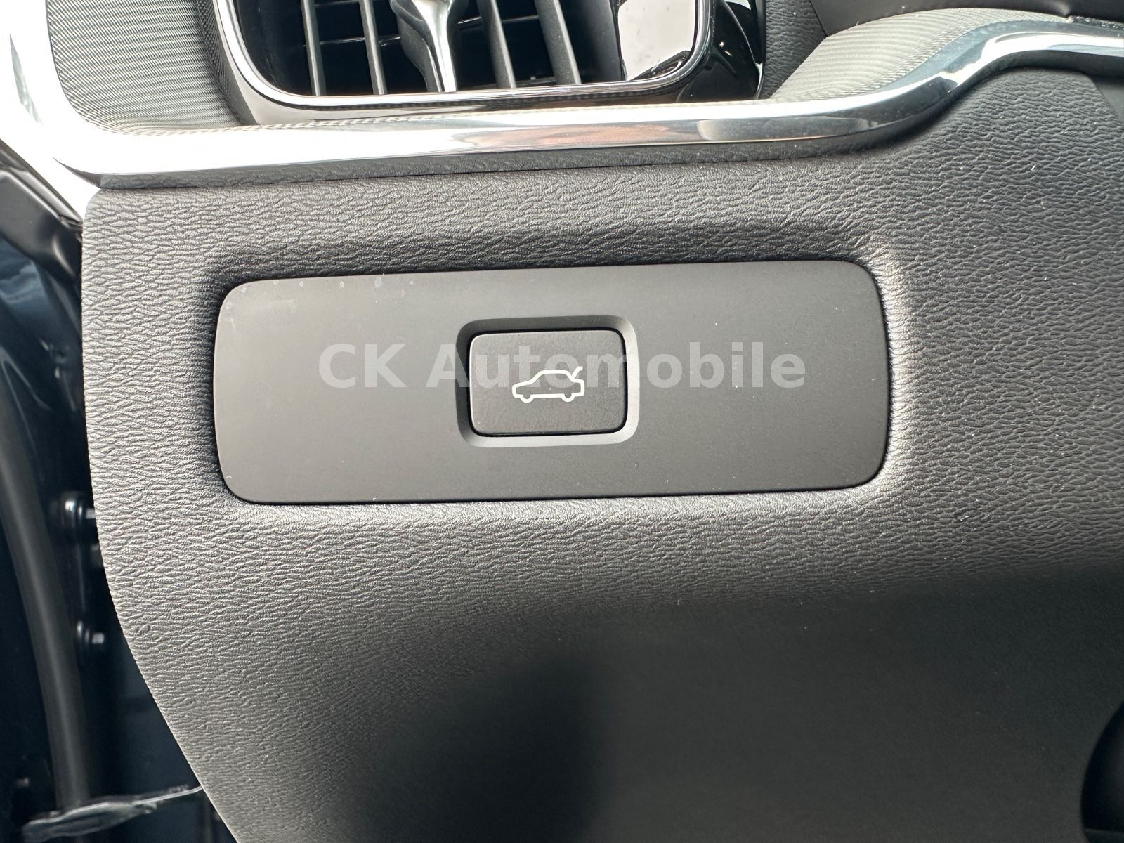 Fahrzeugabbildung Volvo XC60 B4 Plus Bright AWD/Navi/Leder/Pano/LED/Kam.
