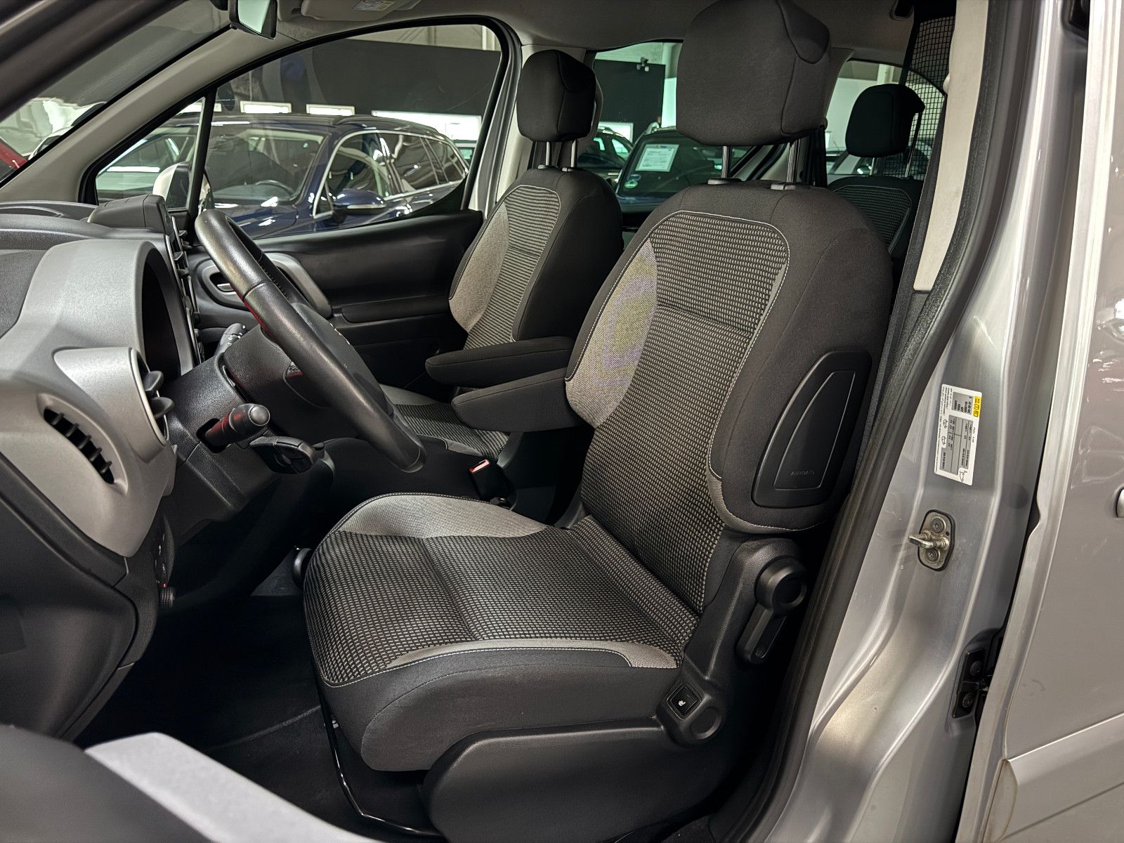 Fahrzeugabbildung Peugeot Partner Tepee 1.6 HDI ALLURE PDC SHZ KLIMA 2HAND