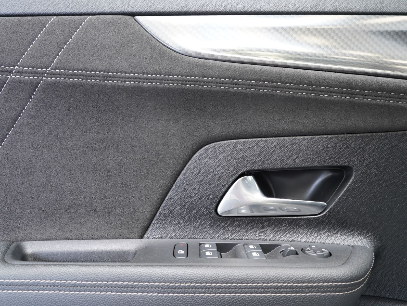Fahrzeugabbildung Opel Mokka-e Ultimate INTELLILUX/ACC/WÄRMEPUMPE/SOH