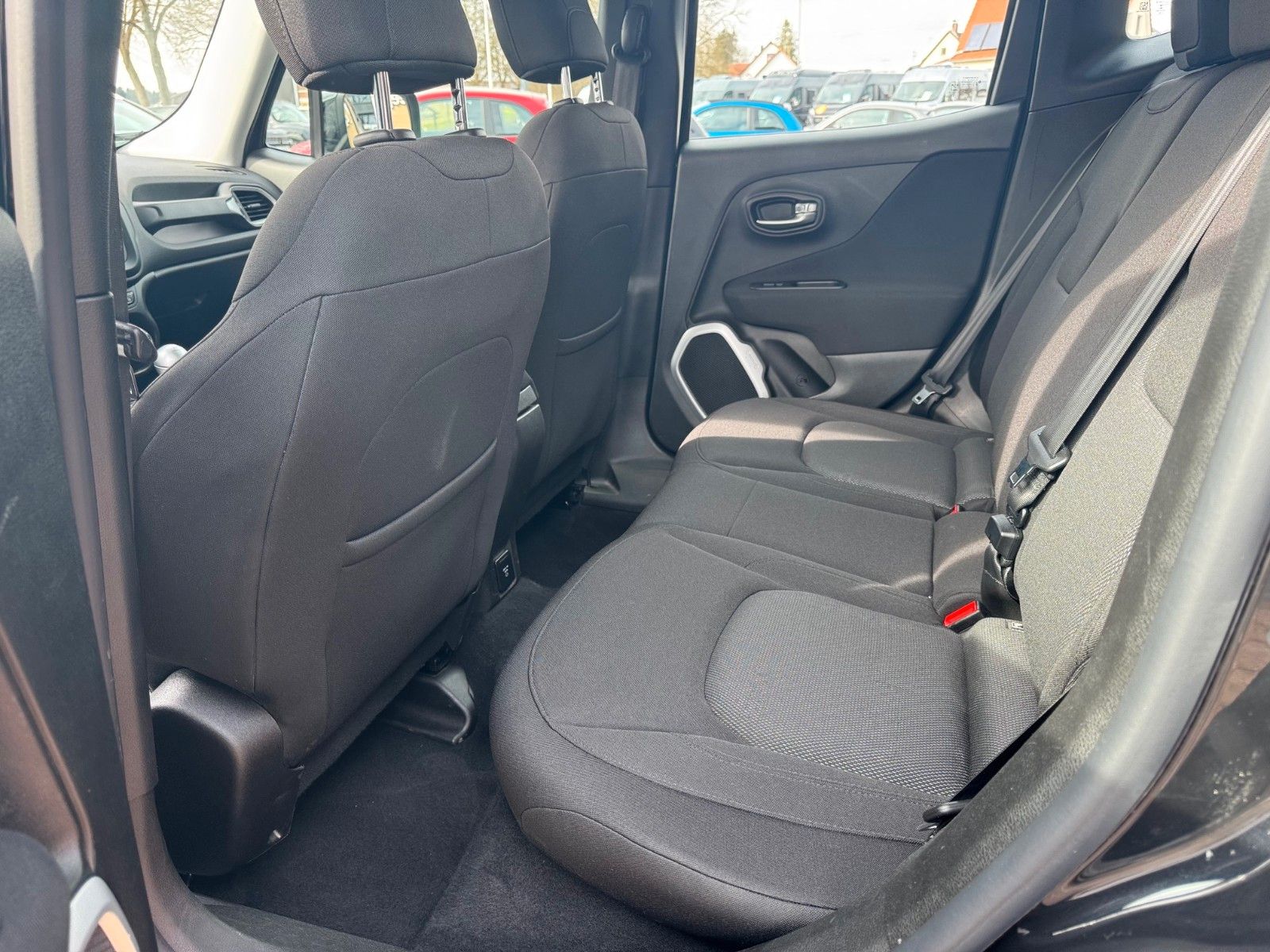Fahrzeugabbildung Jeep Renegade Night Eagle Diesel FWD 2-Zonen Klima