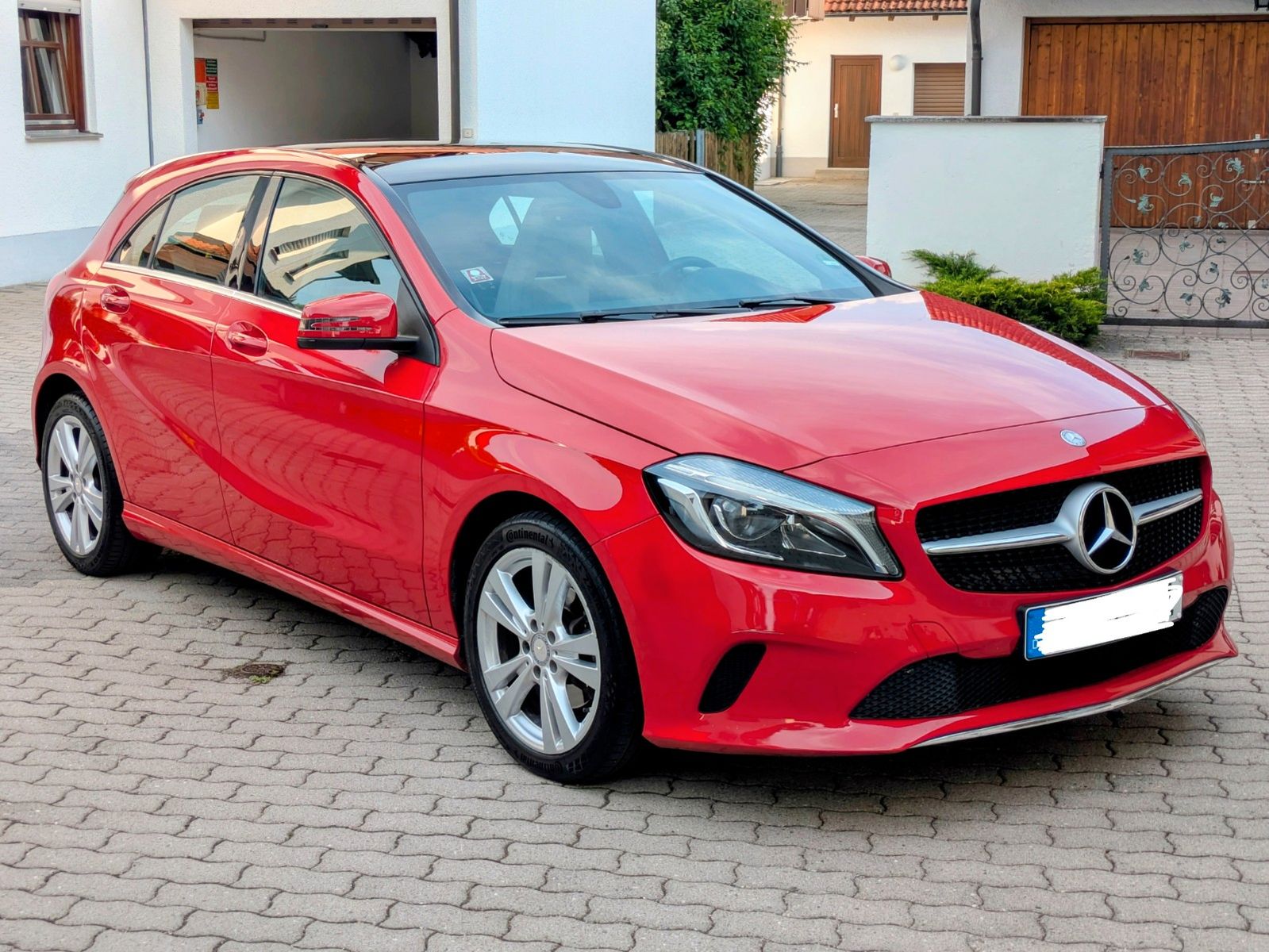 MERCEDES-BENZ A 180 - 7G-DCT Panorama Navi 1.Hand Scheckheft