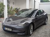 Tesla Model 3 Allradantrieb mit Dualmotor Long Ran... - Tesla Model 3 in Frankfurt (Main)