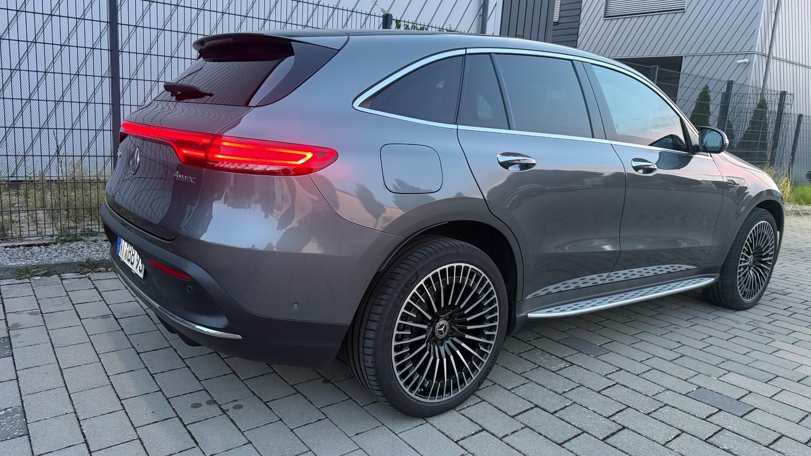 Mercedes-Benz EQC 400 4Matic AMG-LINE MULTIBEAM,360°,LEDER