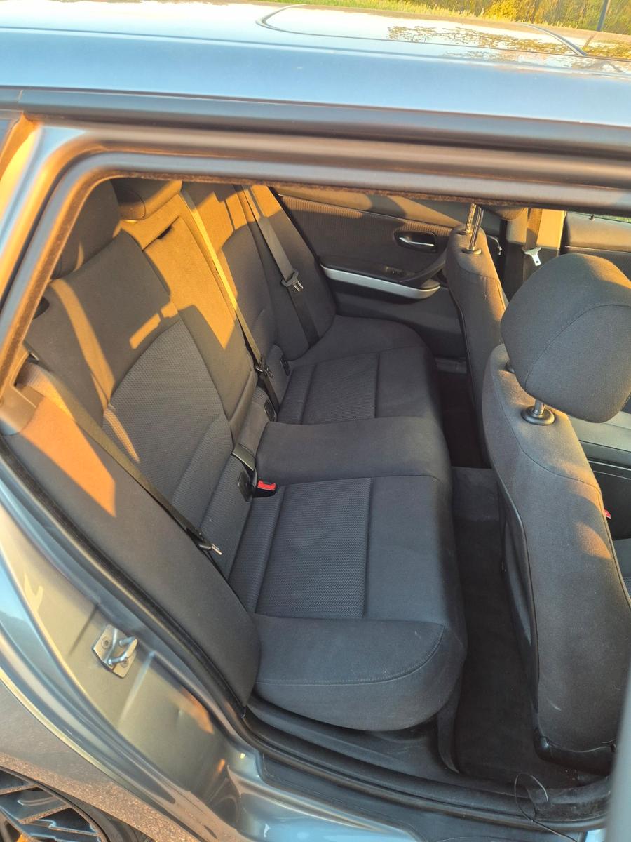 BMW 320 2009 — photo 6