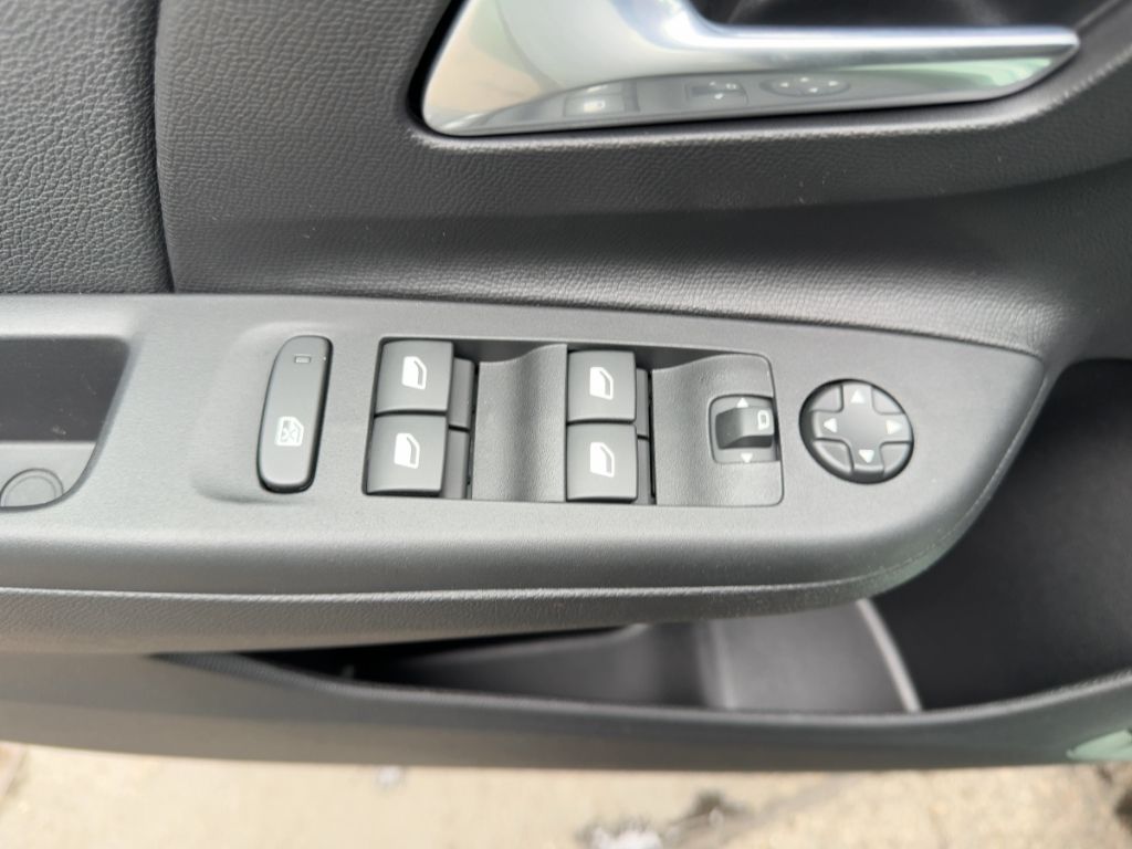 Fahrzeugabbildung Opel Corsa YES, SHZ, LHZ, PDC, Allwetter, CarPlay/And