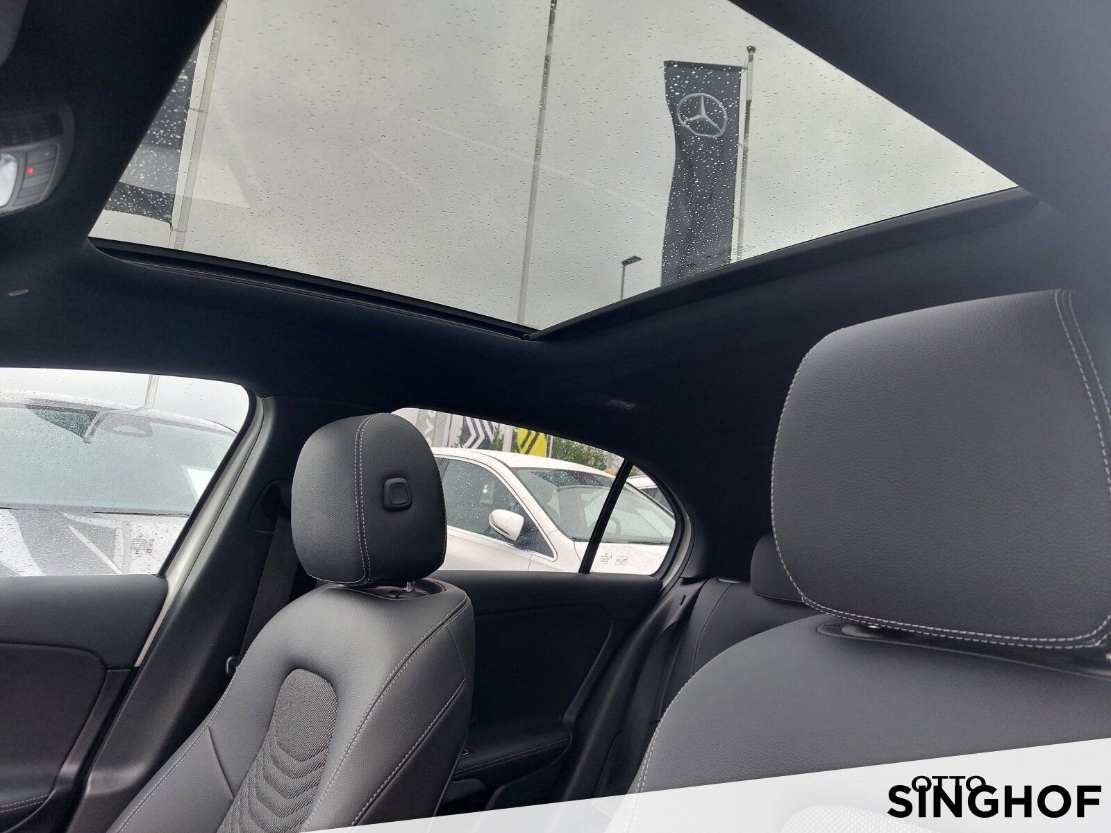 Fahrzeugabbildung Mercedes-Benz A 200 +Panodach+Standhzg+LED+Rü Kam+MBUX+Sitzhg