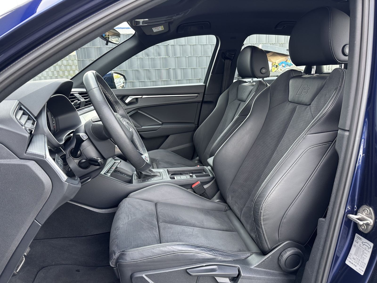 Fahrzeugabbildung Audi Q3 40 TFSI Qu S-Line Black NAV+LED+AHK+ACC+19ZO