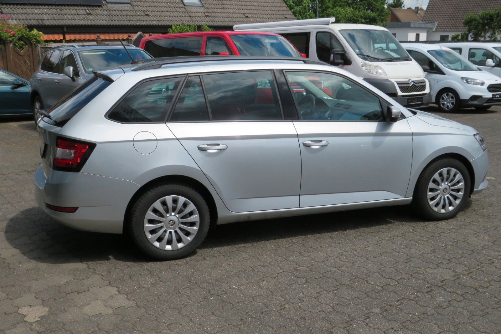 Fahrzeugabbildung SKODA Fabia Combi Ambition NAVI PDC GJ SITZH APP 1.HD