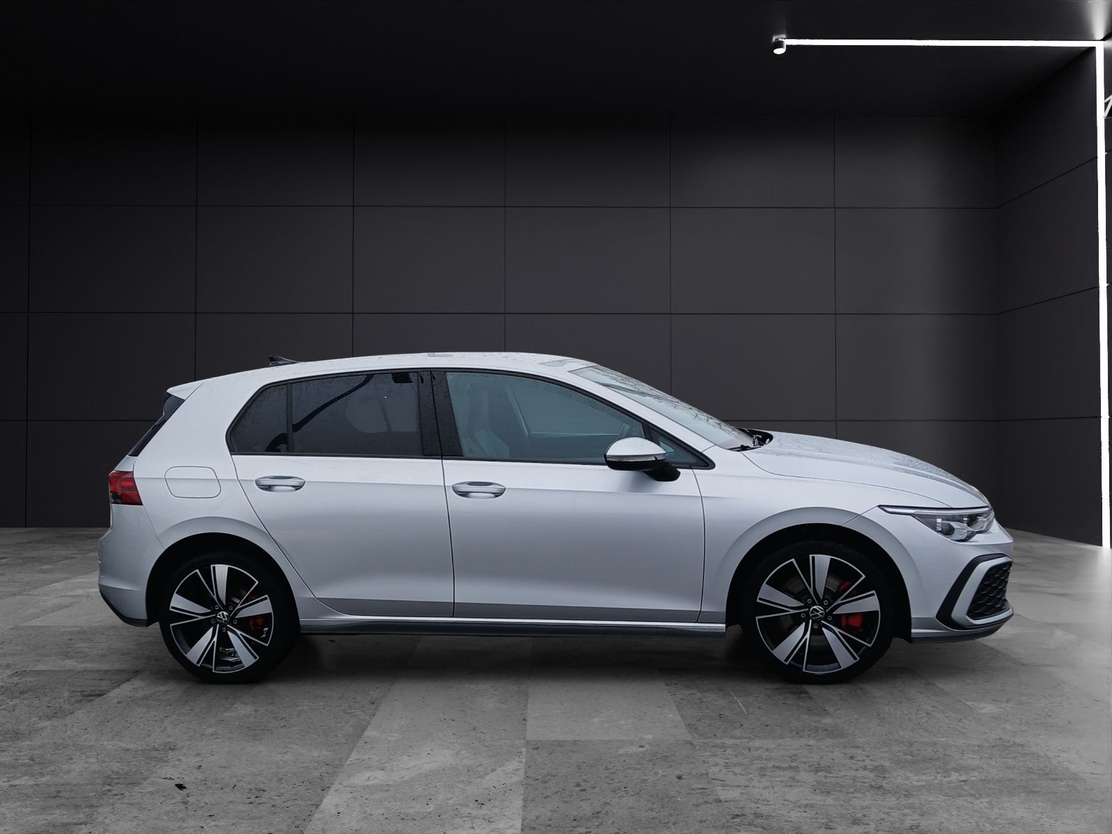 Fahrzeugabbildung Volkswagen Golf VIII GTE LEDplus Navi Leder AID ACC PDC SH