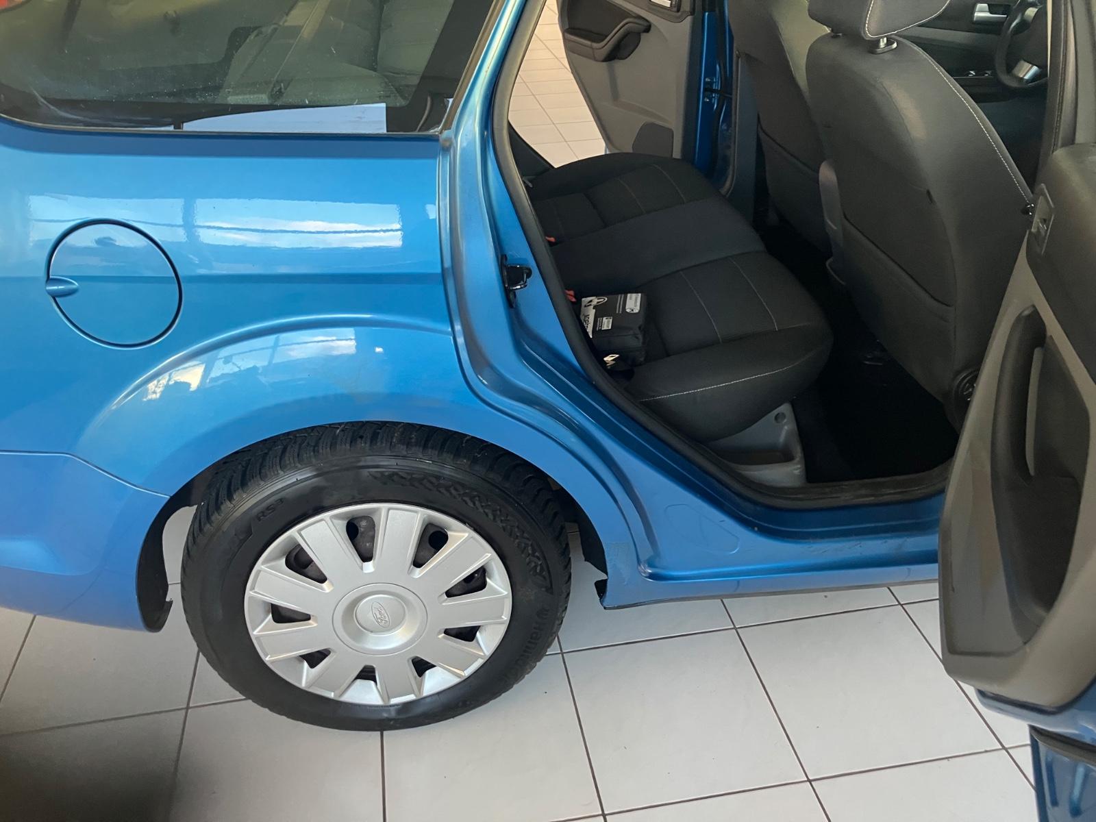 Ford Focus 2009 — photo 17