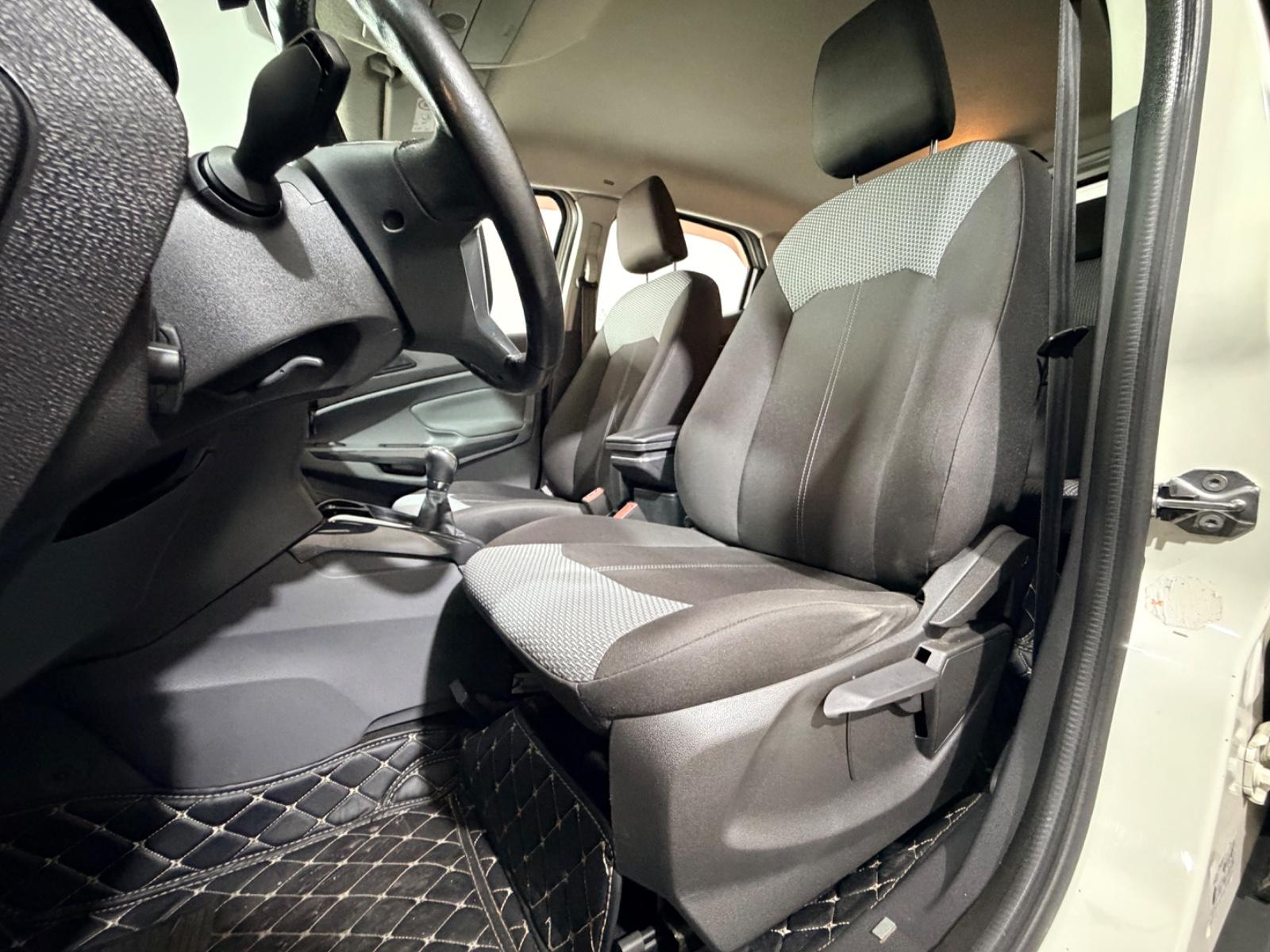 Ford EcoSport 2015 — photo 23