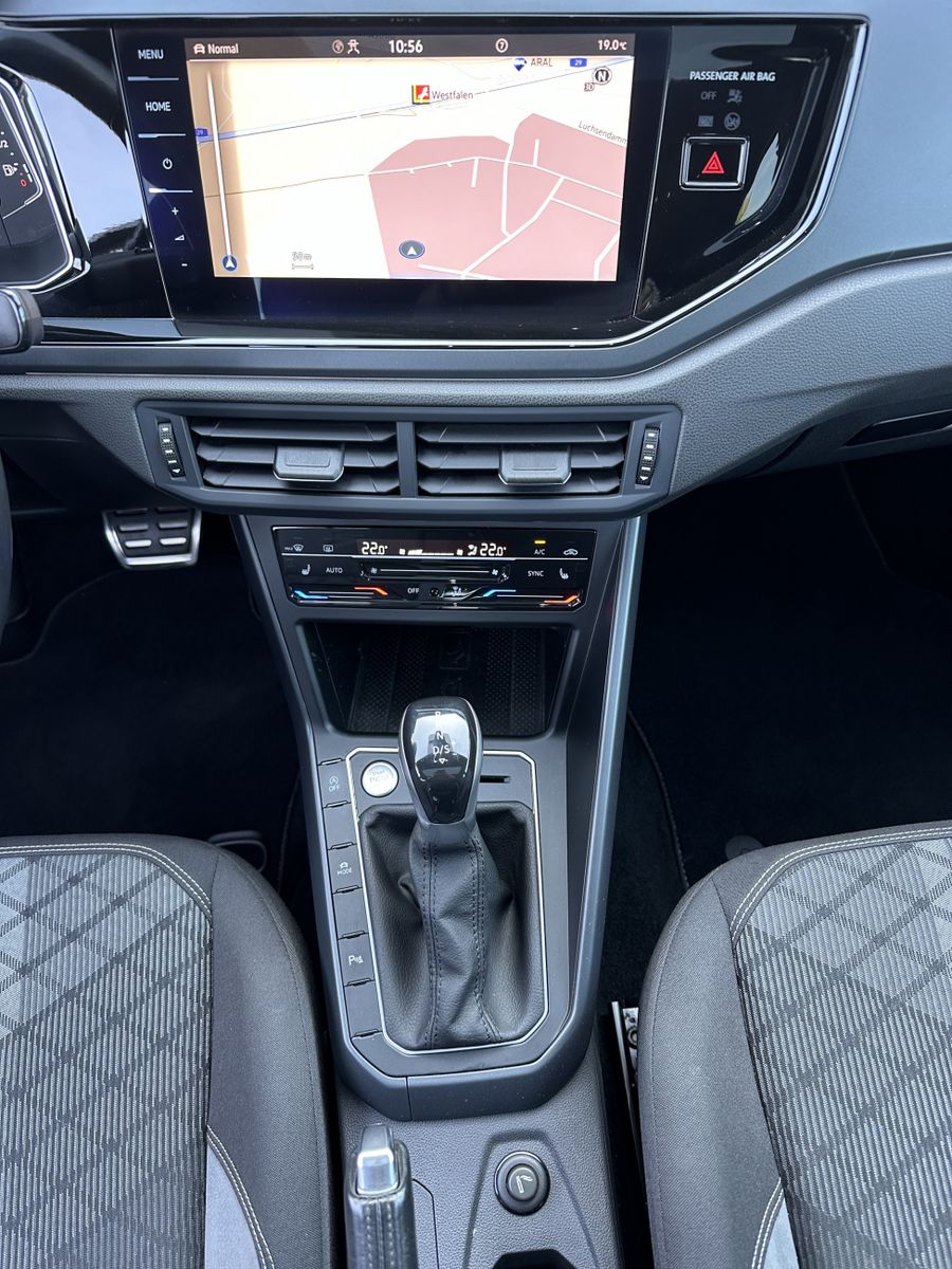 Fahrzeugabbildung Volkswagen Polo 1.0 TSI DSG R-Line NAV+LED+PANO+VCOCKPIT+PP