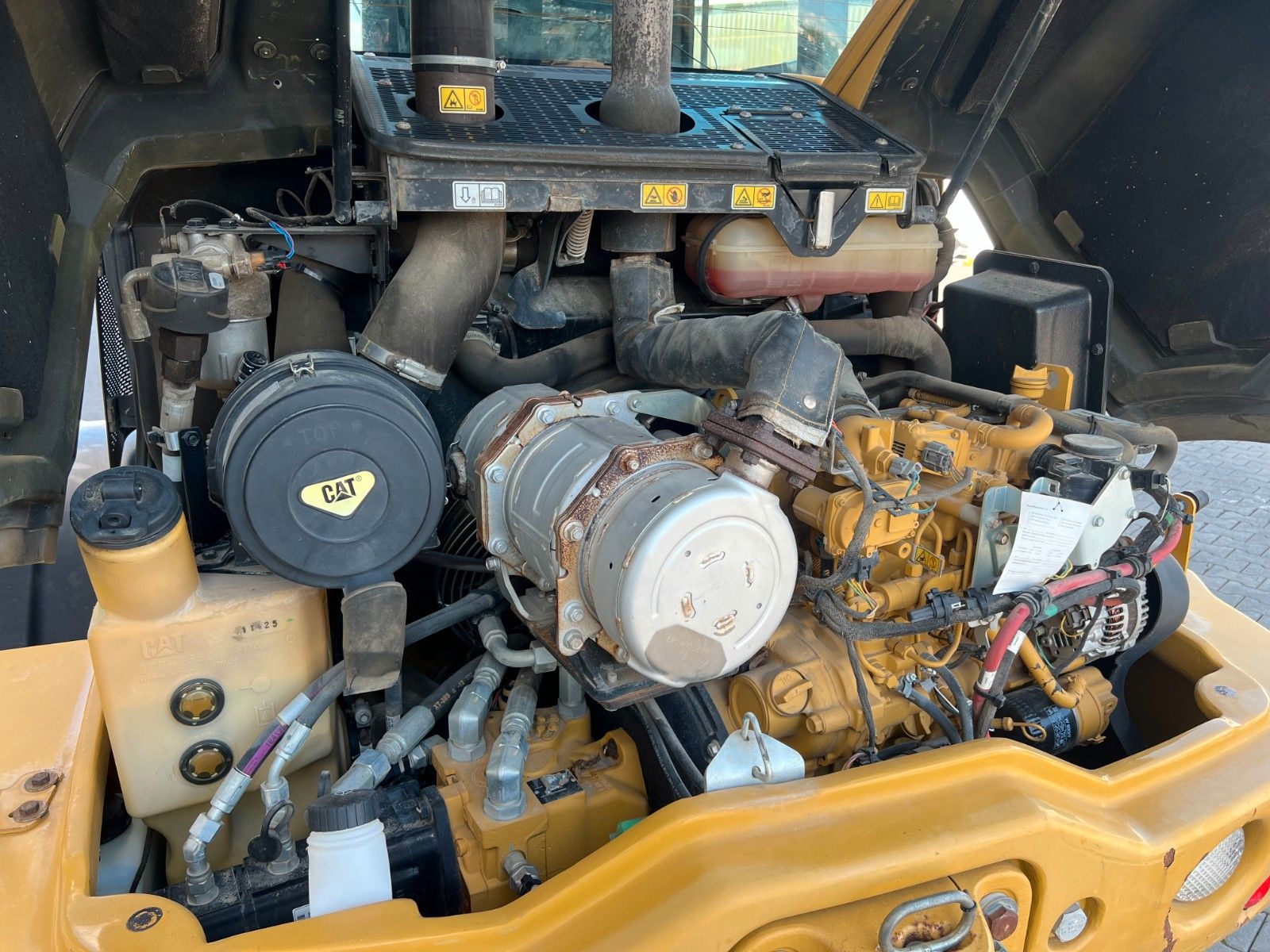 Fahrzeugabbildung CAT 908M / 1.554h / Gabel / Schaufel