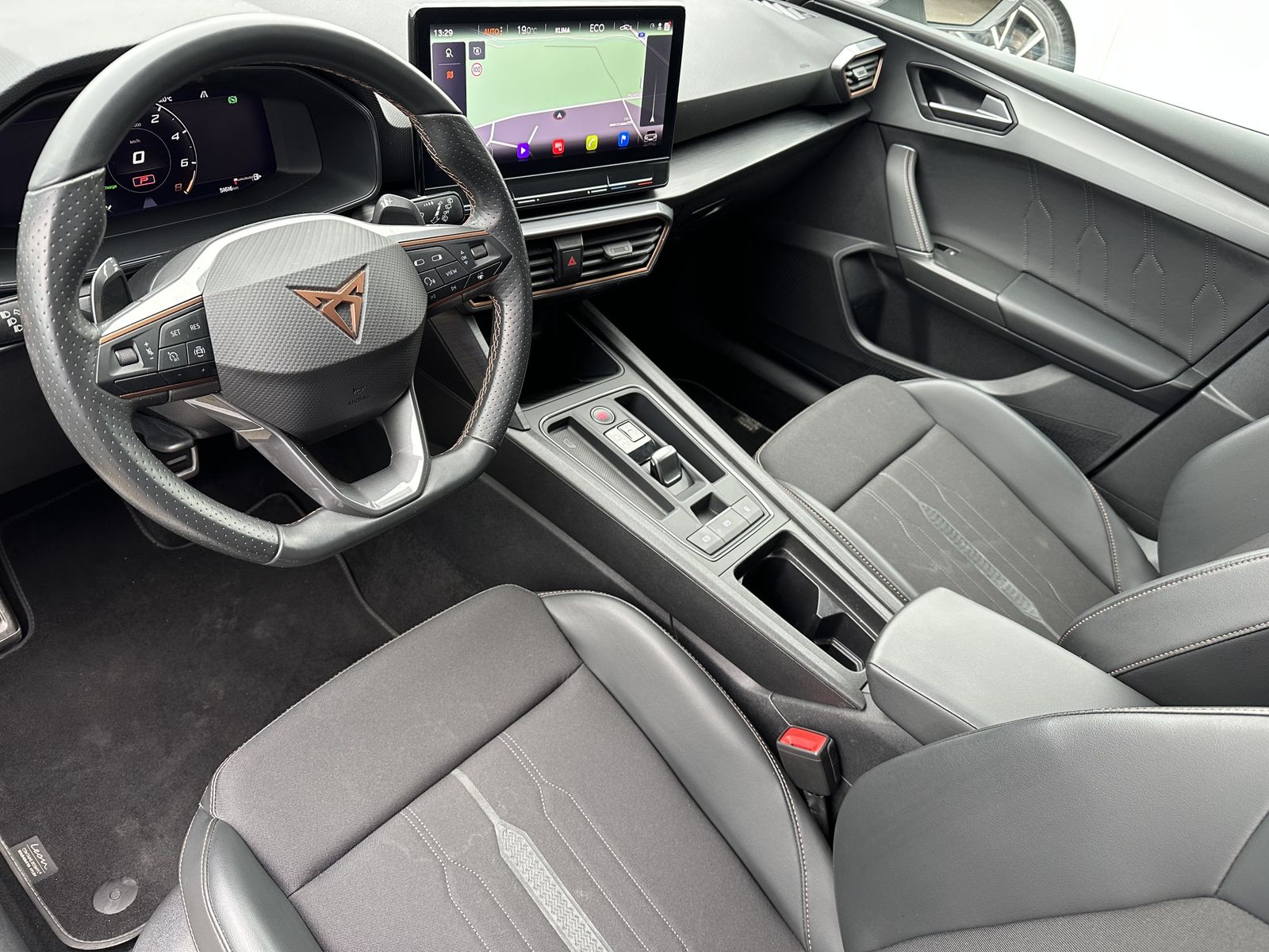 Fahrzeugabbildung CUPRA Leon SpT VZ e-Hybrid NAV+LED+AHK+KESSY+VISIONPL