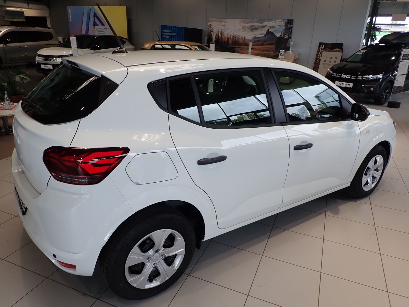Fahrzeugabbildung Dacia Sandero Essential SCe 65/EPH/FH/KLIMA