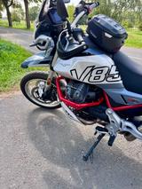 Moto Guzzi V85TT E5+ Tambora Grau - MOTO GUZZI G5