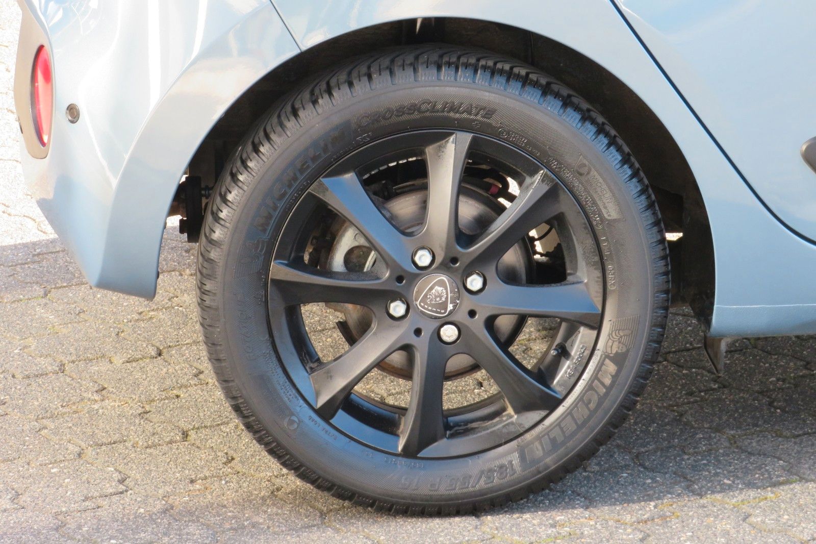 Fahrzeugabbildung Hyundai i10 4-TÜREN KLIMA PDC ALU SCHECKHEFT