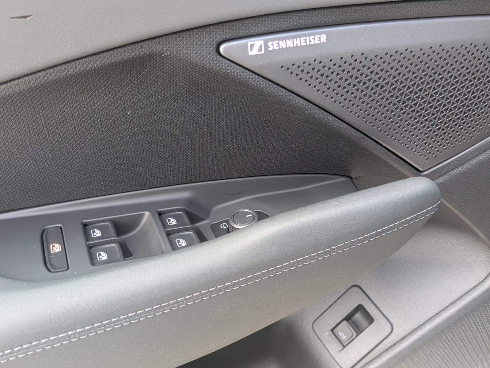 Fahrzeugabbildung CUPRA Terramar 2.0 TSI 4D VZ HUD*MATRIX*PANO*DCC*20"