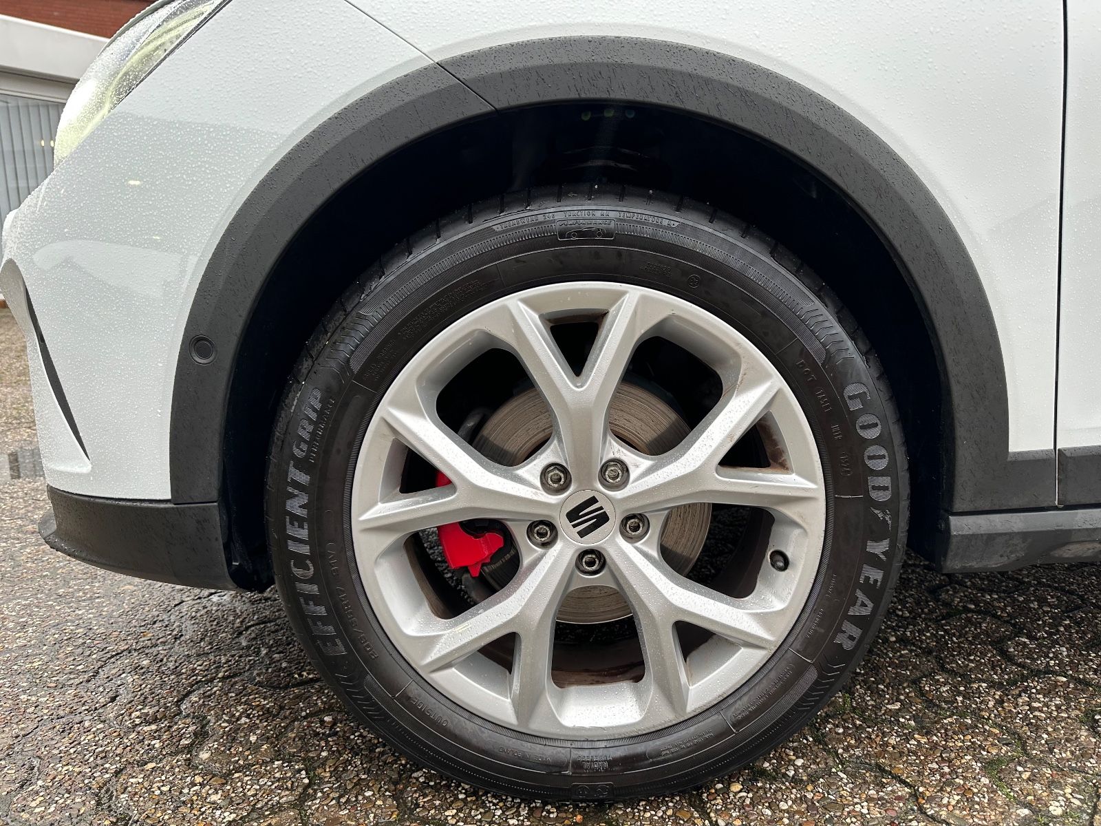 Fahrzeugabbildung SEAT Arona FR 1.5 TSI DSG Navi/LED/ACC/Dinamica