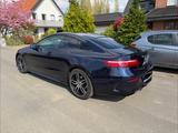 Mercedes-Benz E 200 Coupe AMG Pano/Burmester/Kamera/Night - blaue Mercedes-Benz E 200