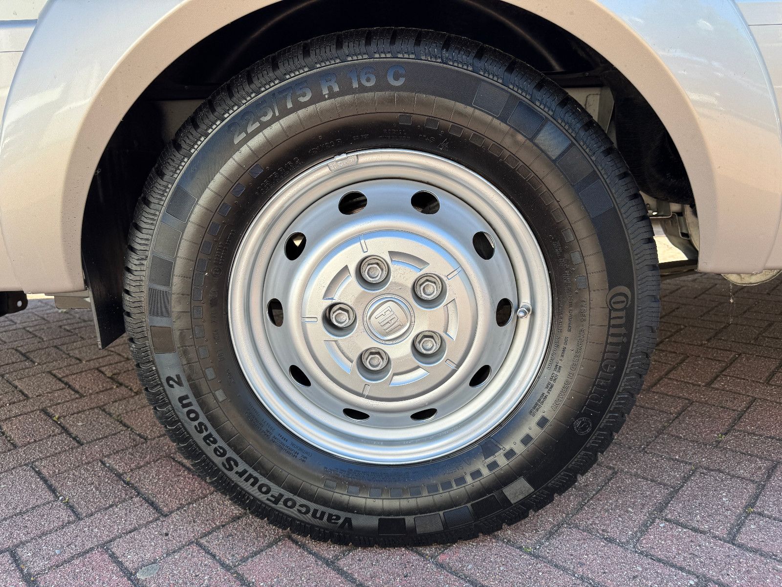 Fahrzeugabbildung HYMER / ERIBA / HYMERCAR T 614 CL 2X2 EXCLUSIVE LINE DUCATO MAXI SOLAR 1H