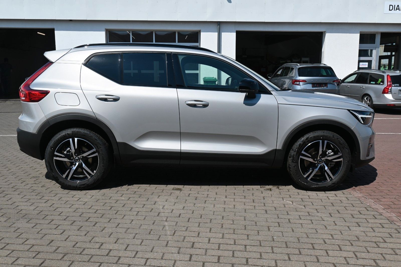 Fahrzeugabbildung Volvo XC40 B4 DKG Plus Dark*FSHZG*H&K*ACC*AHK