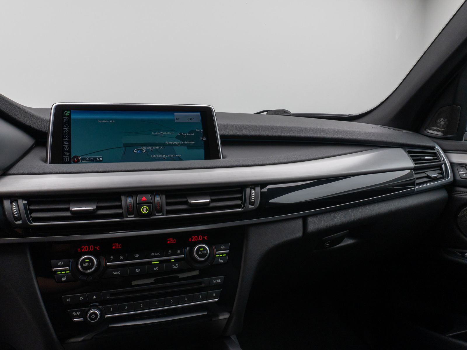 Fahrzeugabbildung BMW X5 M50d Kamera H/K NaviPro Xenon AHK Alarm