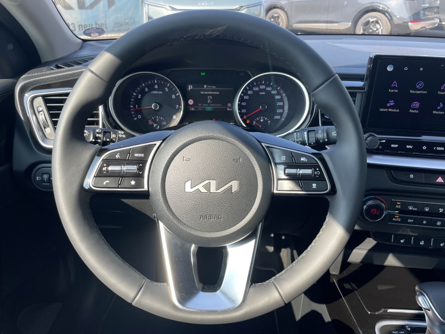 Fahrzeugabbildung Kia Ceed_sw Ultimate Navi Soundsystem JBL LED ACC