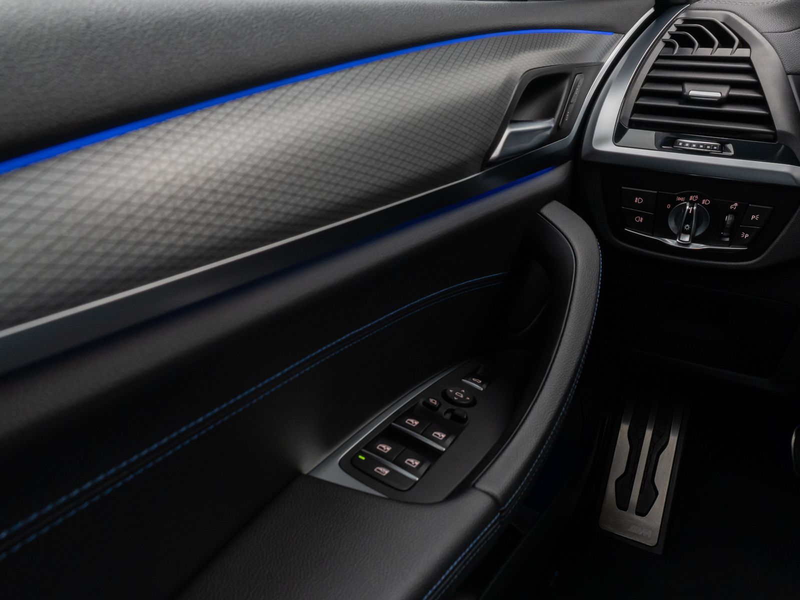 Fahrzeugabbildung BMW X3 xD20d M Sport Kamera DAB HiFi AHK Alarm 19Zol