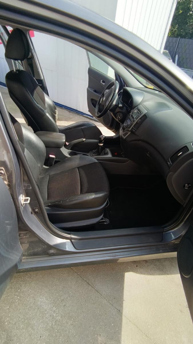 Hyundai i30 2011 — photo 15