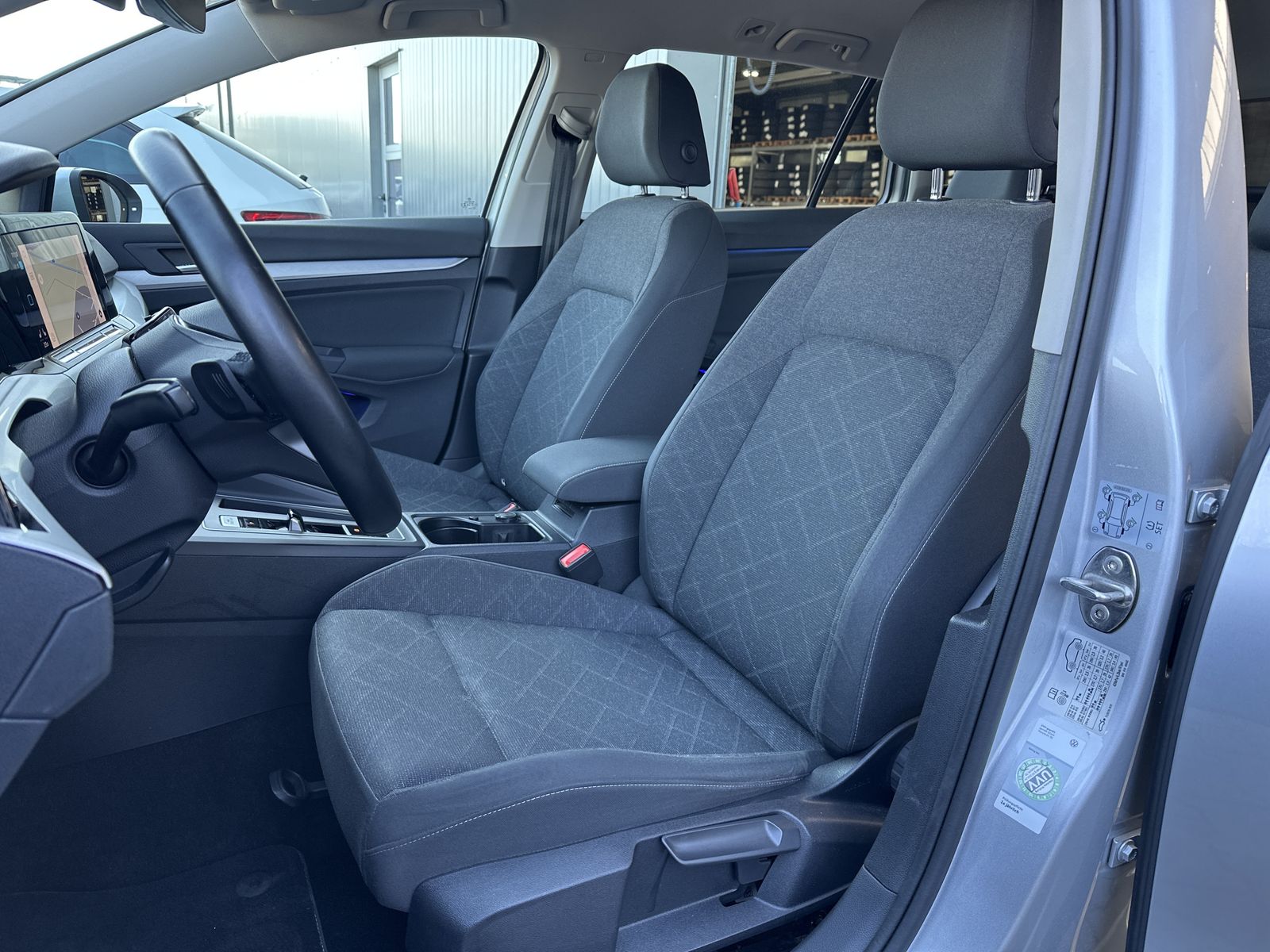 Fahrzeugabbildung Volkswagen Golf Variant 2.0 TDI DSG Life NAV+LED+KAM+AHK+VC