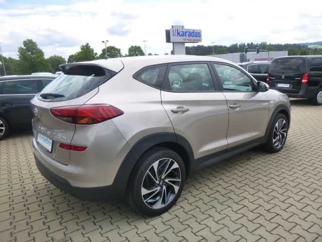 Fahrzeugabbildung Hyundai Tucson Pure 2WD >64.818KM/Automatik<