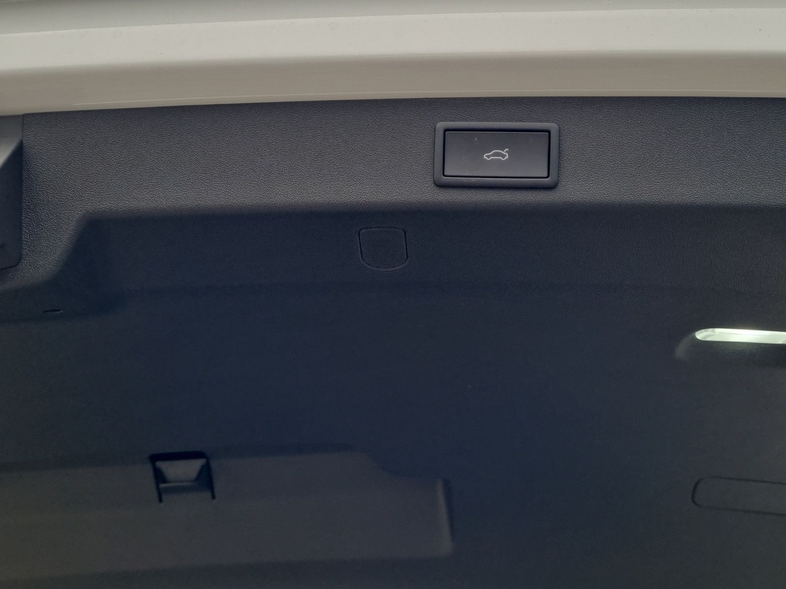 Fahrzeugabbildung SKODA Kodiaq Sportline 2.0 TDI DSG PANO AHK Licht-Info