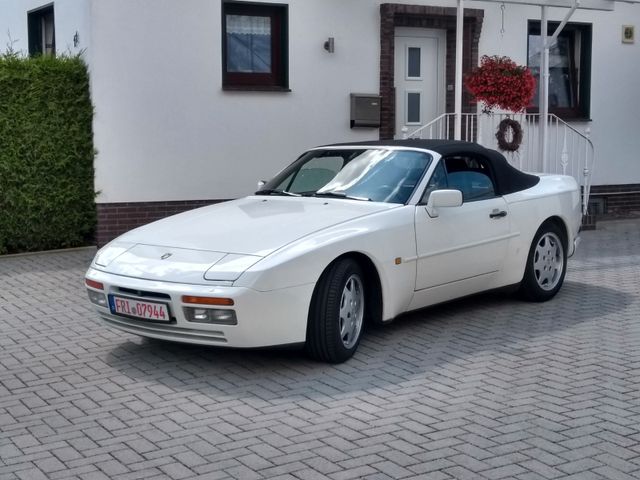 Porsche 944