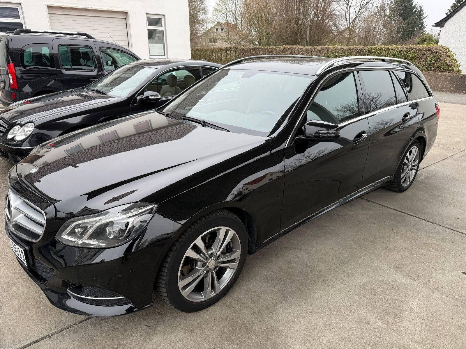 Mercedes-Benz E 220 T Avantg. Ambiente.Leder.Schiebed.Navi.