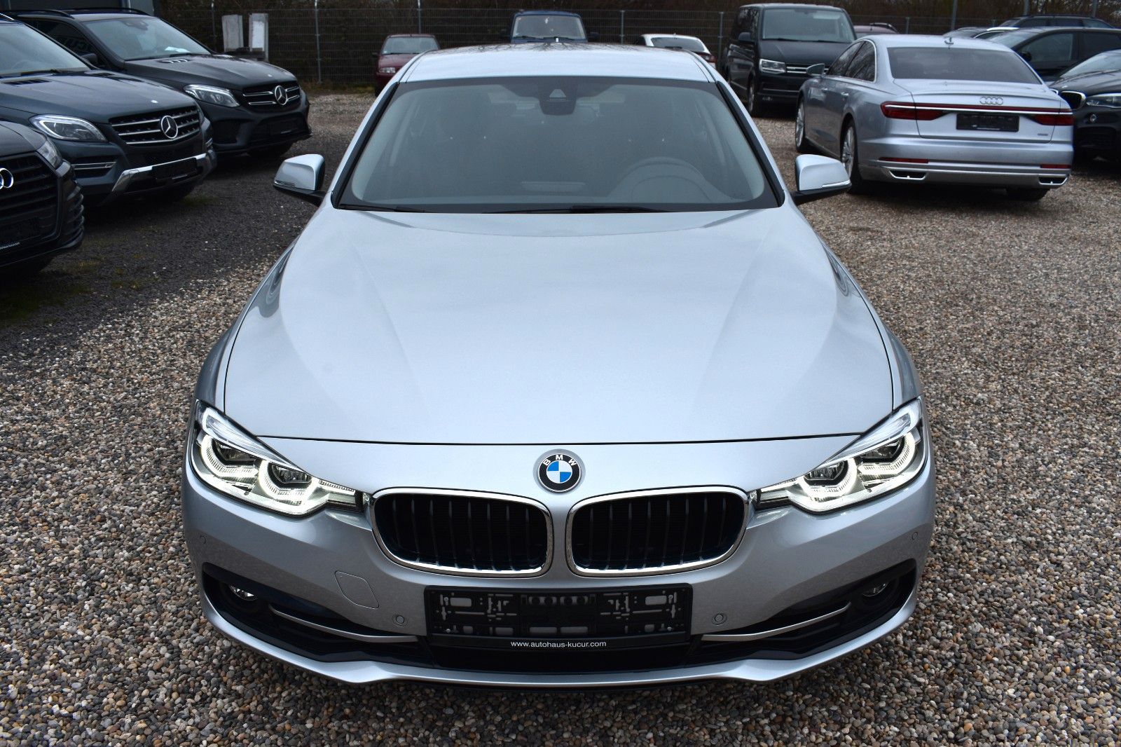 Fahrzeugabbildung BMW 320 i Limo. Sport Line