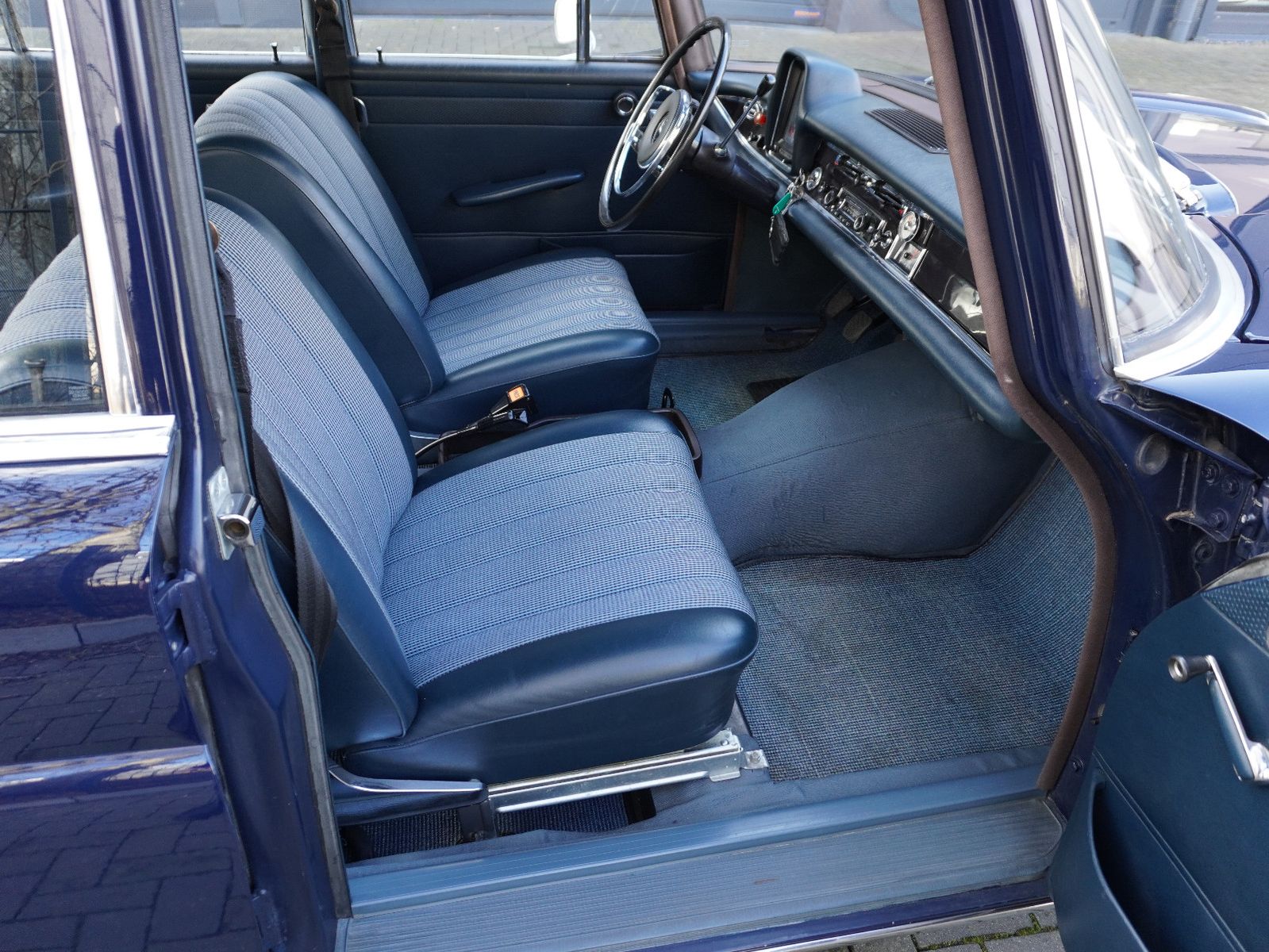 Fahrzeugabbildung Mercedes-Benz 200