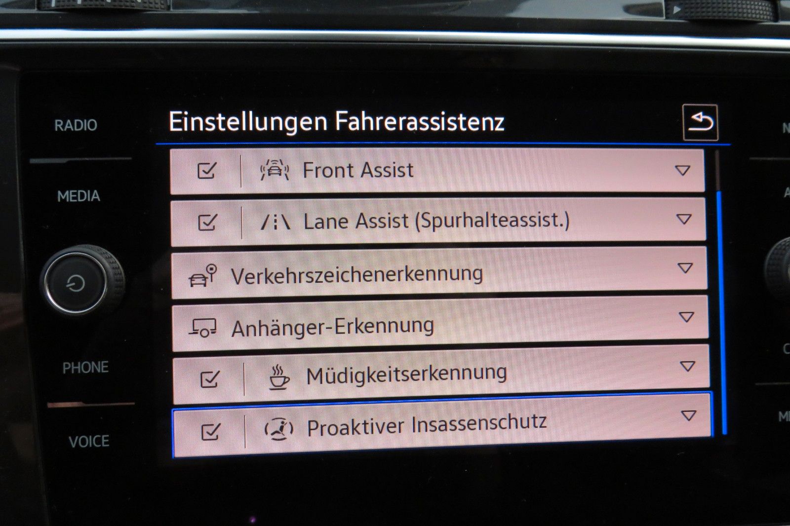 Fahrzeugabbildung Volkswagen Tiguan Life TDI DSG AHK NAVI KAMERA LED ACC GJ