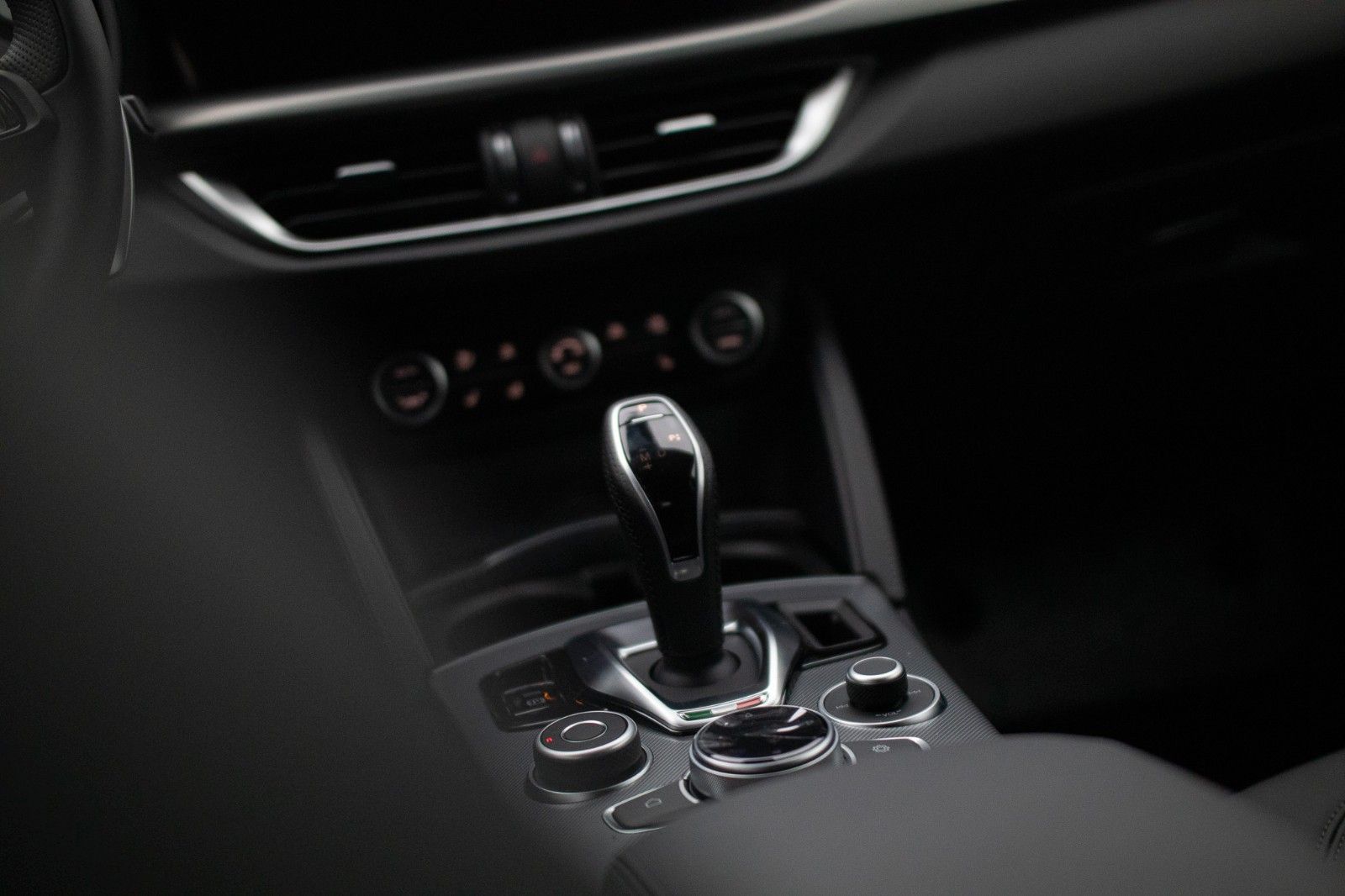Fahrzeugabbildung Alfa Romeo Stelvio Veloce 2.2 Q4 AT8 * ab 274€/Monat o. Anz