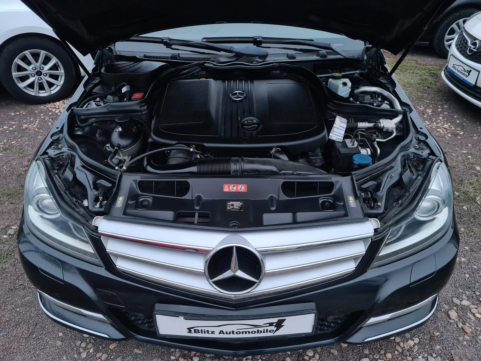Mercedes-Benz C200 2011 — photo 22