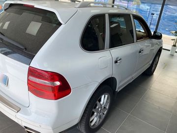 Porsche Cayenne - 4