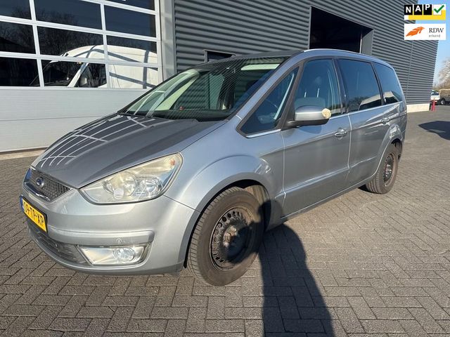 Ford Galaxy 2.0-16V Ghia 7 persoons, airco, trekhaak