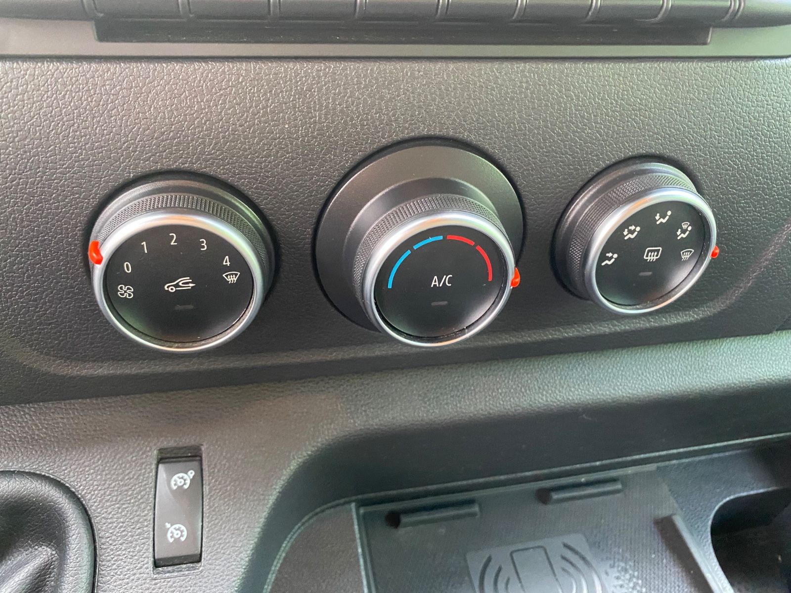 Fahrzeugabbildung Nissan NV400 Kastenwagen L4H3 3,5t COMFORT,1Hd,Navi,SHg