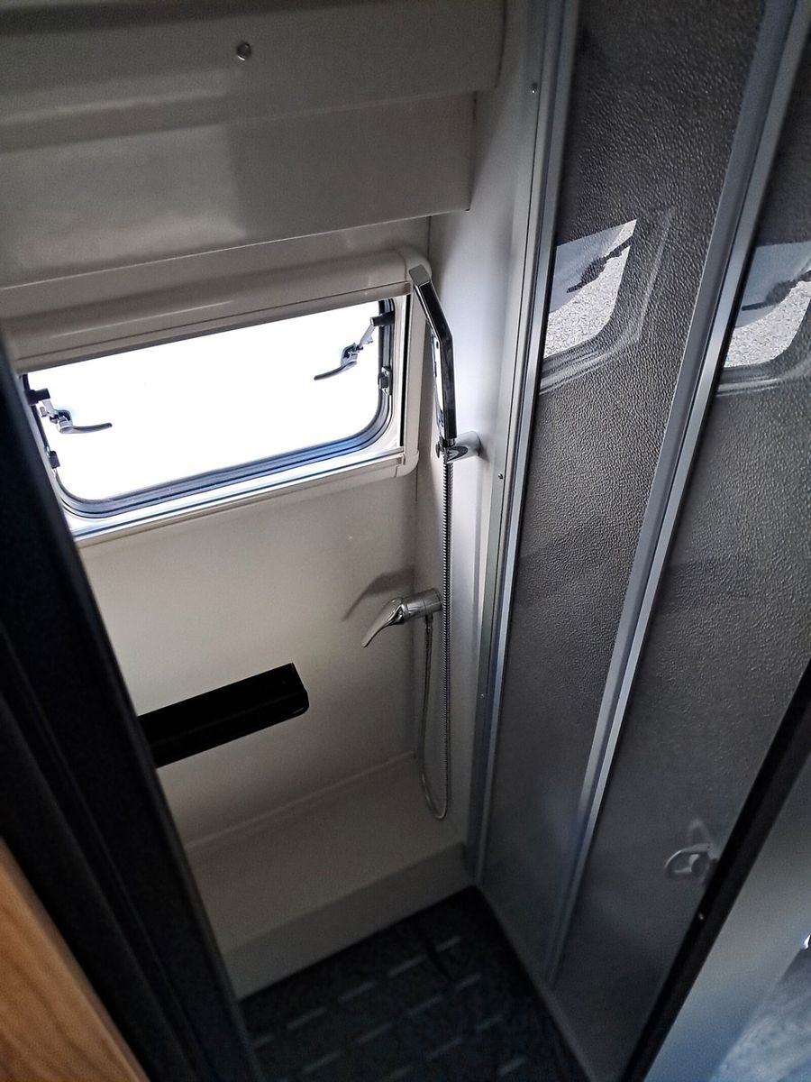 Fahrzeugabbildung Karmann Dexter 4x4 DE 570 AW Rückfahrkamera, Tageszul.