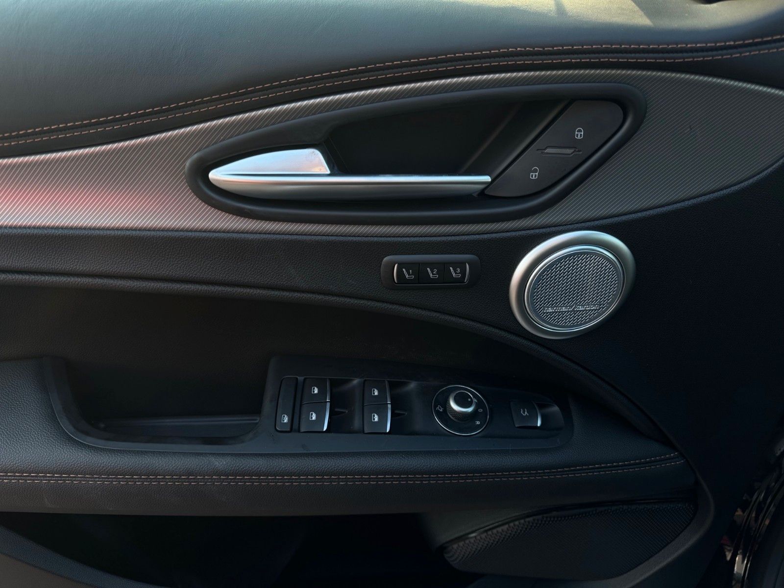 Fahrzeugabbildung Alfa Romeo Stelvio Intensa elekt. AHK Matrix LED Kamera NAV