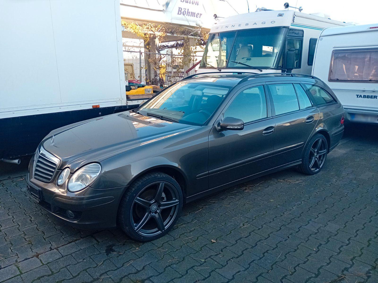 Mercedes-Benz E220 2008 — rear view