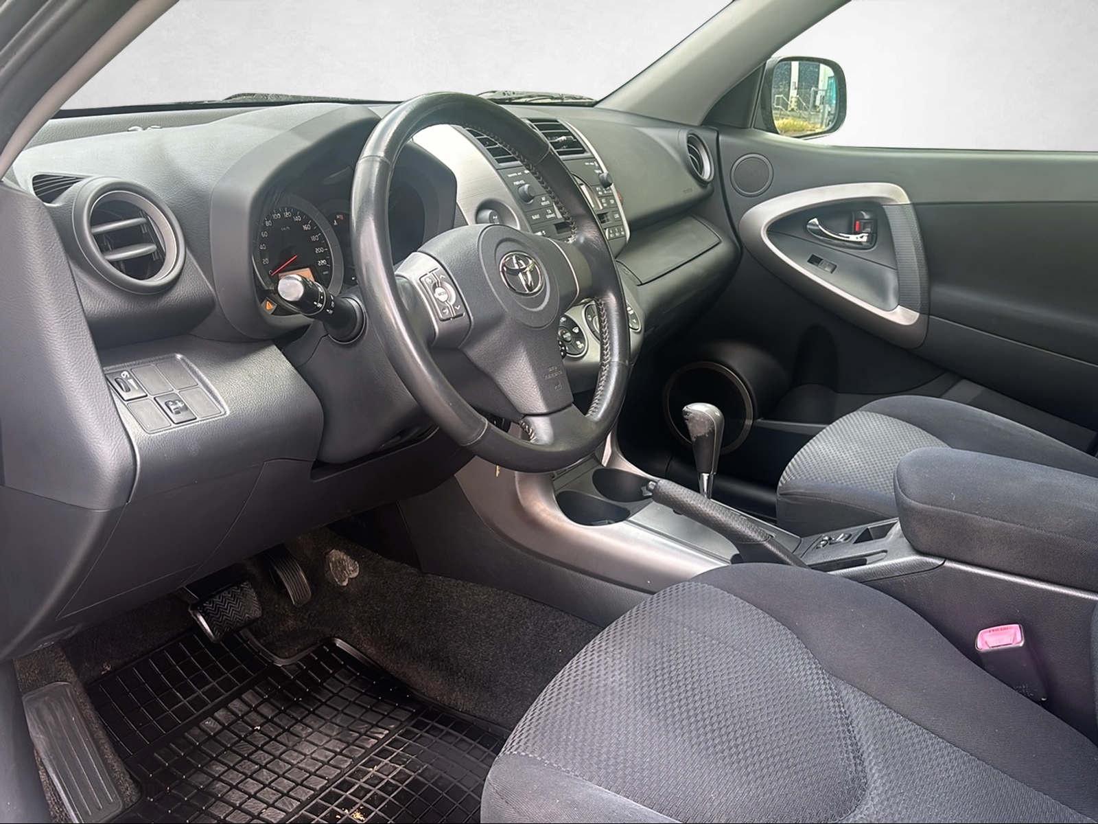 Toyota RAV 4 2.0 VVT-i 152ch - BVA - 4x4 - Climatisation automatique