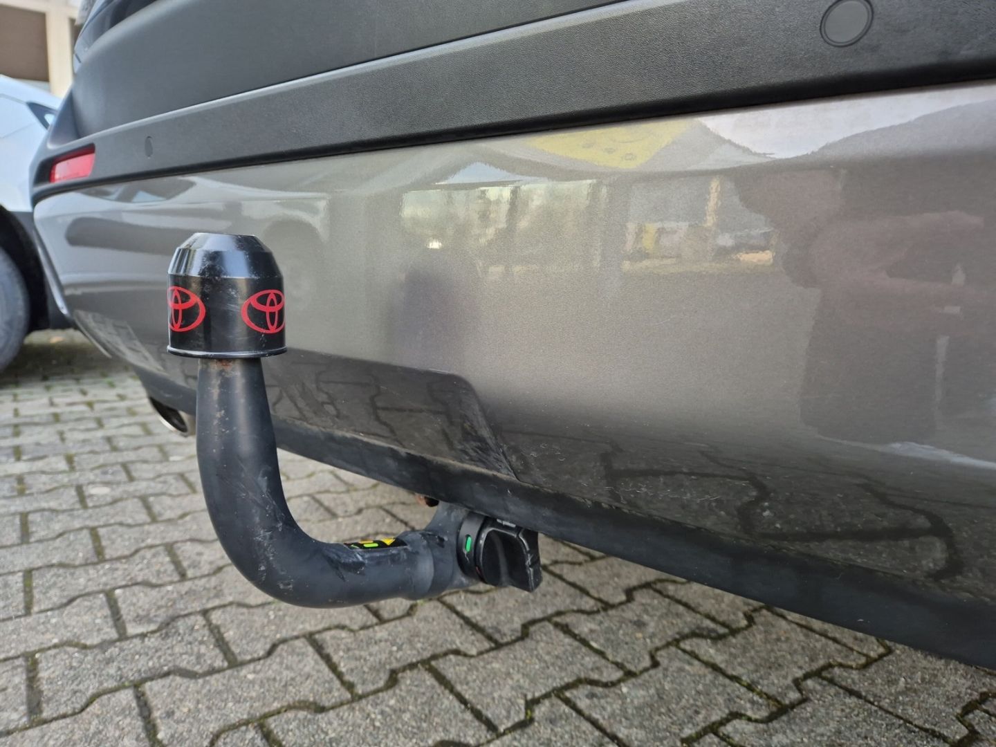 Fahrzeugabbildung Toyota RAV 4 4x2 Team D Hybrid 2.5 Navi LED ACC El. He