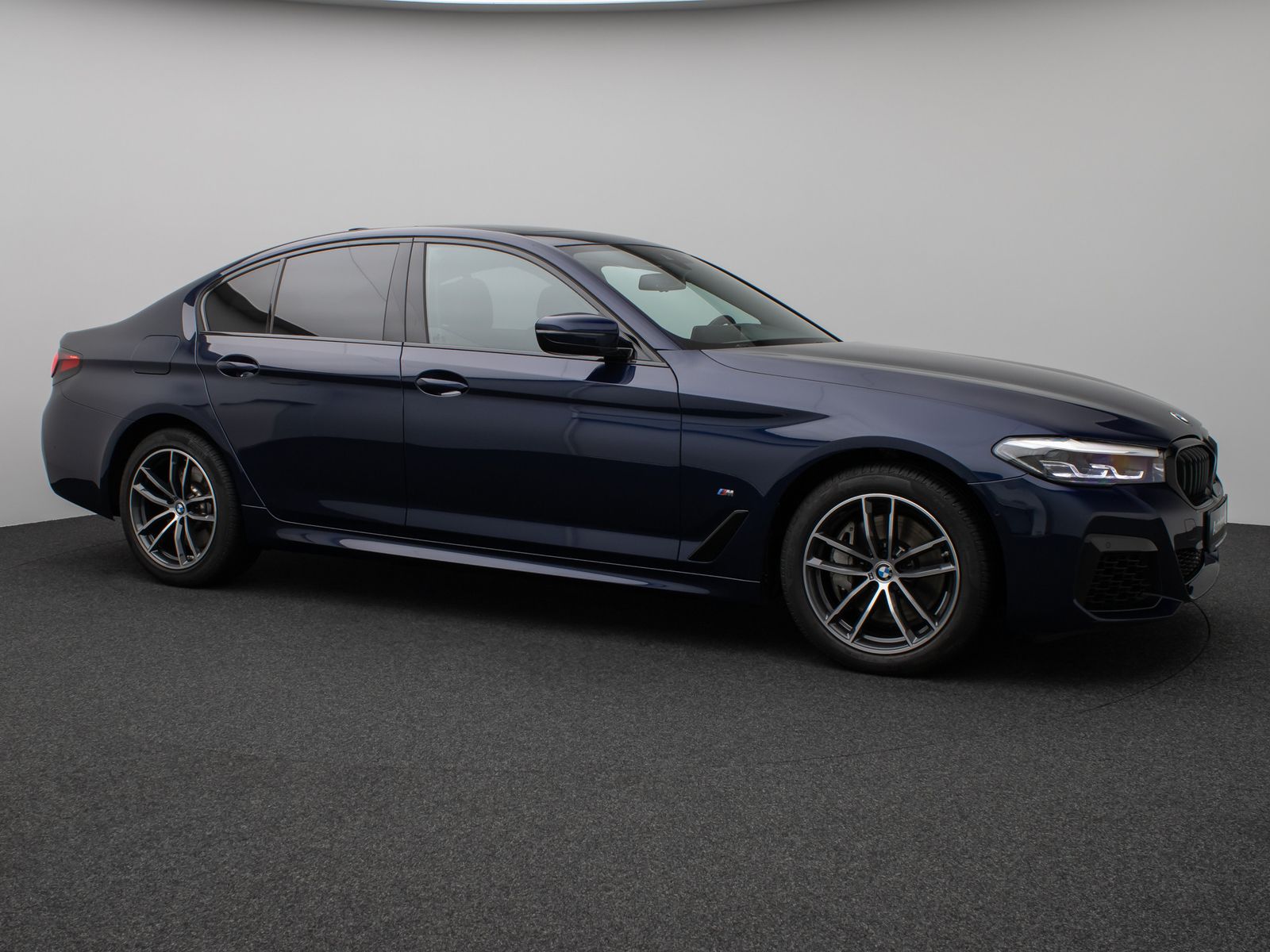 Fahrzeugabbildung BMW 540i xD M Sport Glasdach Kamera DAB H/K Massage